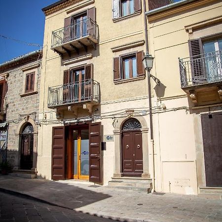 Al Centro Casa Vacanze Mistretta Bagian luar foto