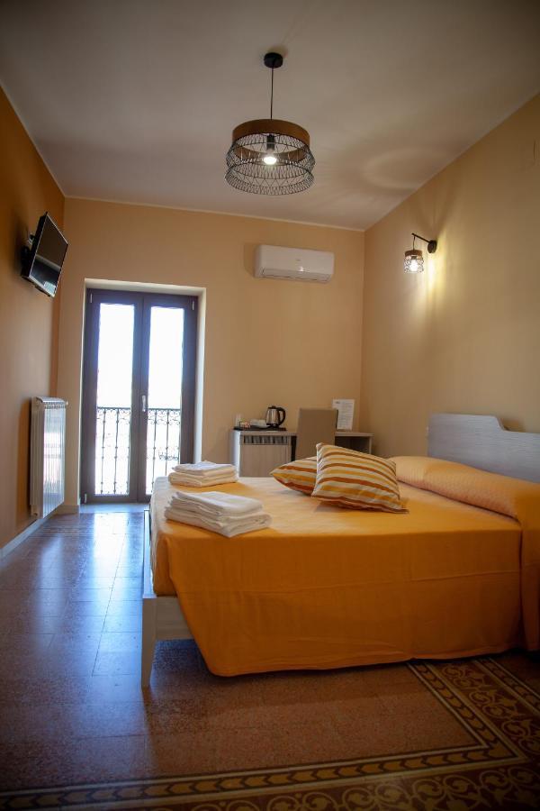 Al Centro Casa Vacanze Mistretta Bagian luar foto