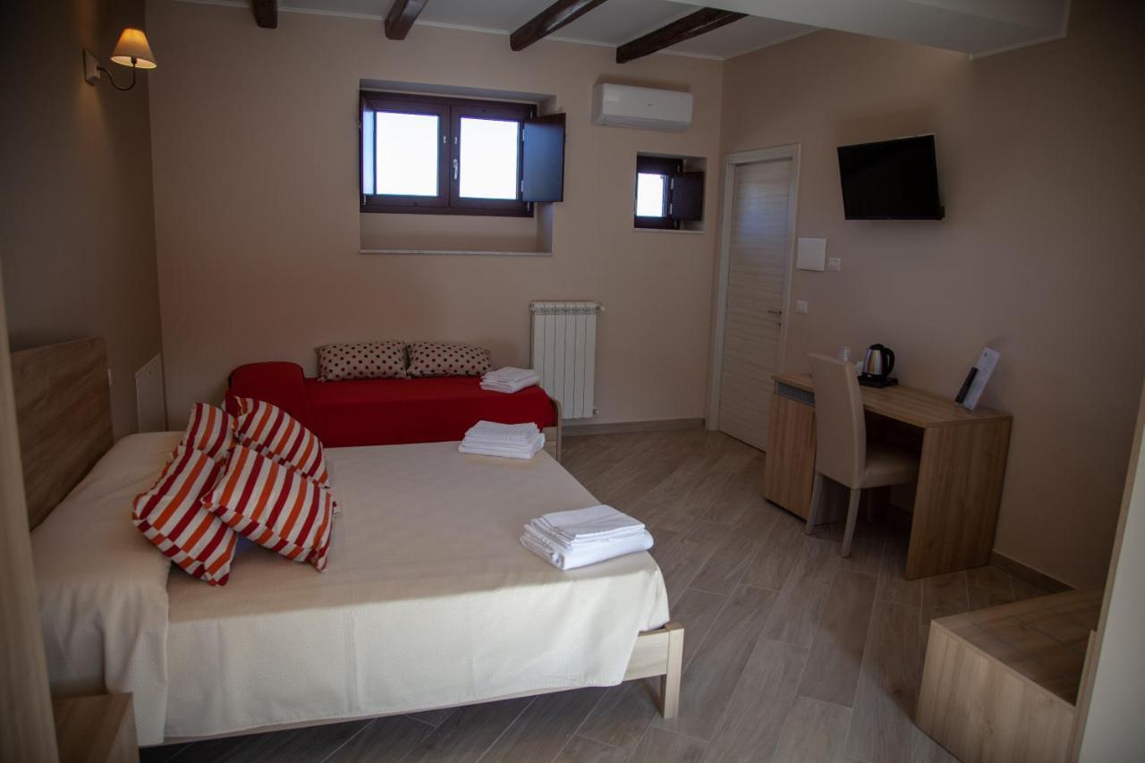 Al Centro Casa Vacanze Mistretta Bagian luar foto