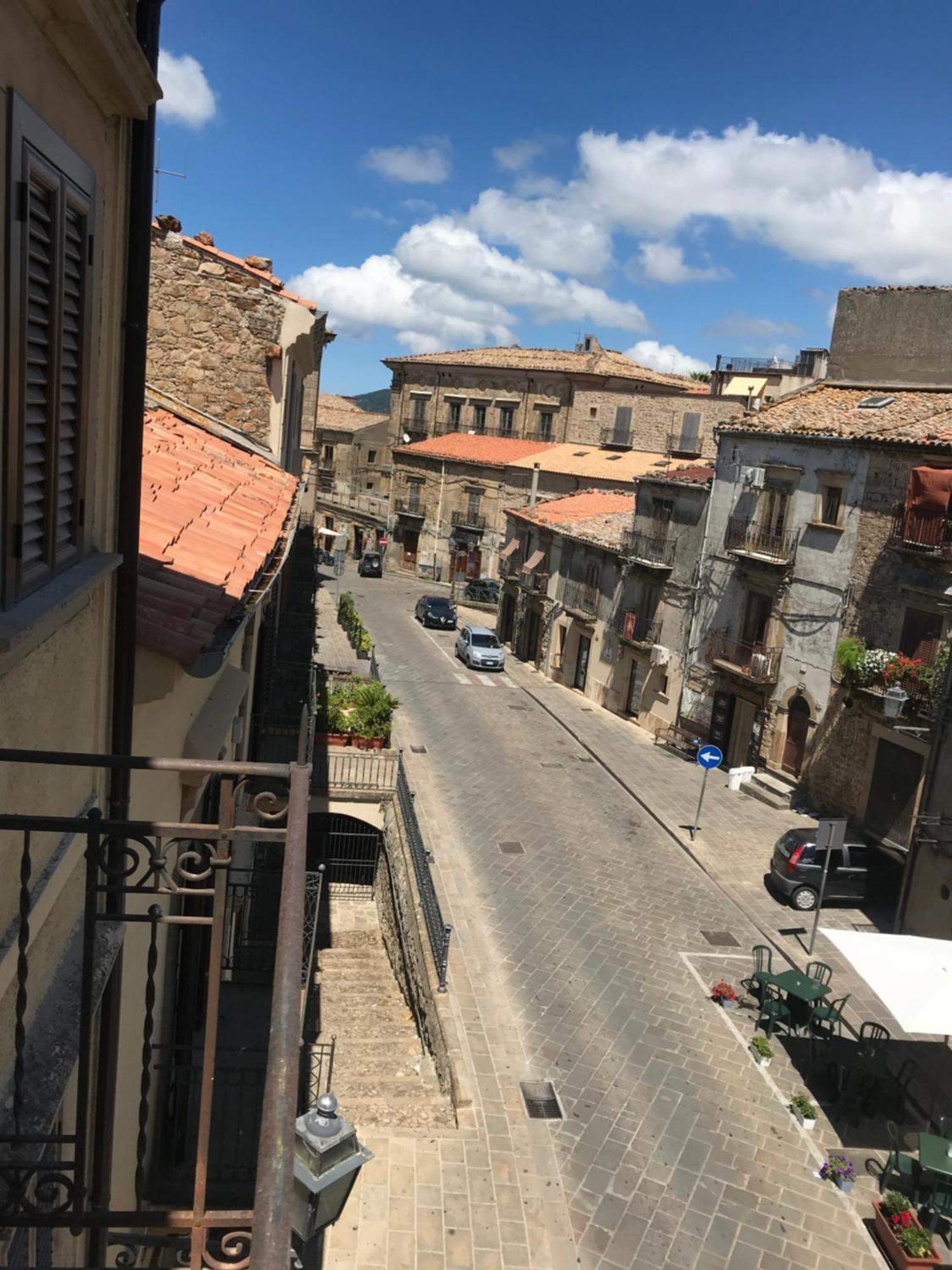 Al Centro Casa Vacanze Mistretta Ruang foto
